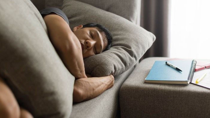 طلاق خواب چیست؟ آیا انسان‌ ها به تنهایی بهتر می‌خوابند؟
