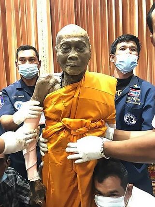 لبخند راهب بودایی پس از نبش قبرش در تایلند 