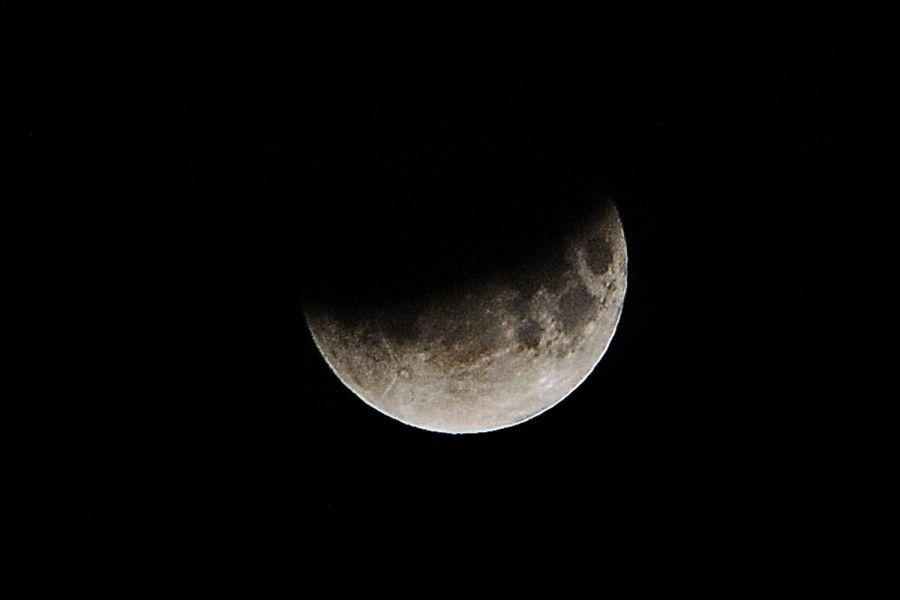 خسوف: پدیده زیبا و رمزآلود ماه گرفتگی در آسمان 
