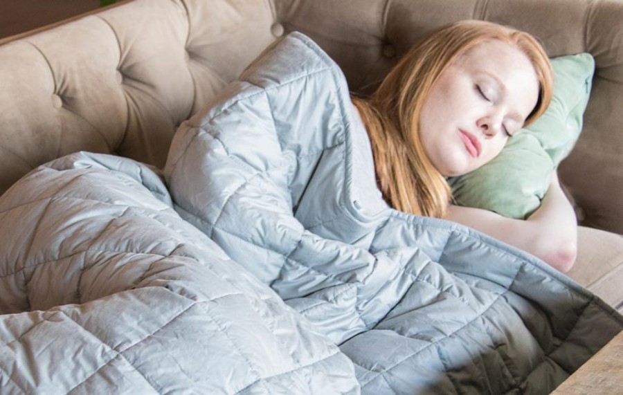بهبود کیفیت خواب با پتوی سنگین: راهی مؤثر برای خواب بهتر و آرامش بیشتر 