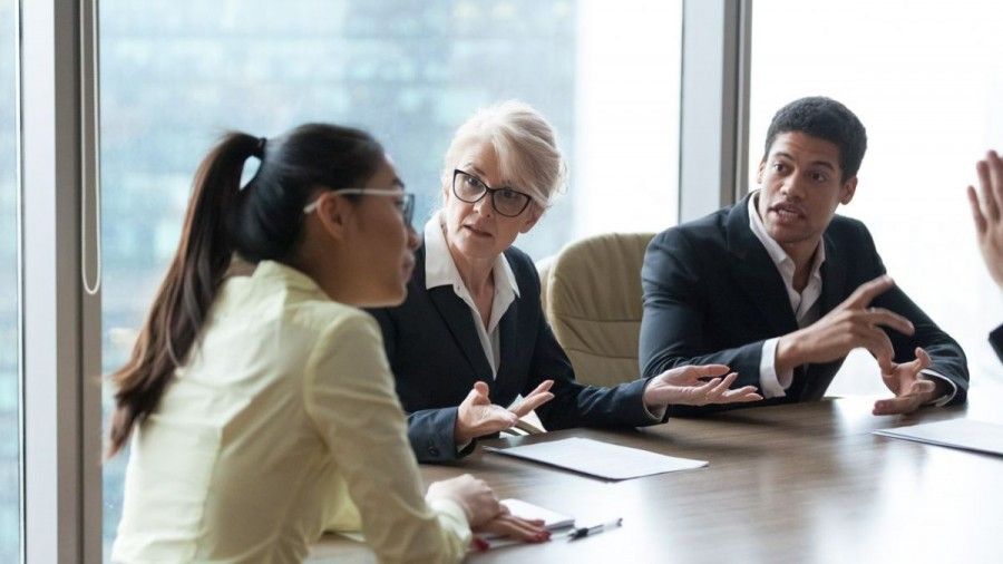 15 اشتباه رایج در ارتباطات: چگونه صحبت کردن با دیگران را بهبود بخشیم؟