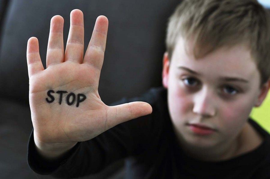 تجاوز جنسی به پسران: حقایق کلیدی درباره سوء استفاده جنسی از پسران 