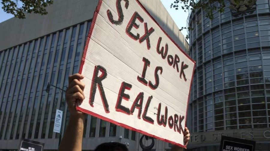 کارگر جنسی کیست؟ بررسی حقوق و شرایط کارگران جنسی