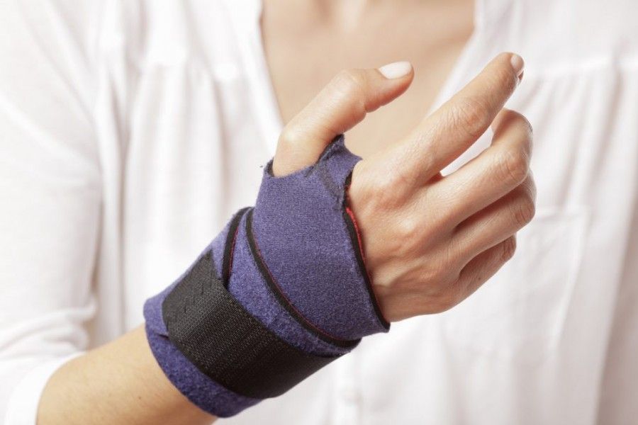 سندرم تونل کارپال: علائم دردناک در مچ دست و روش‌ های موثر درمانی