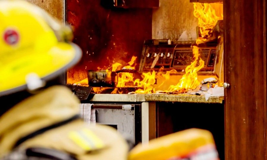 عوامل مخفی آتش‌سوزی آشپزخانه: خطراتی که باید بشناسید
