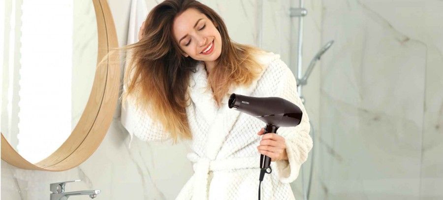 اهمیت خشک کردن موها قبل از خواب: چرا نباید با موهای خیس بخوابیم؟
