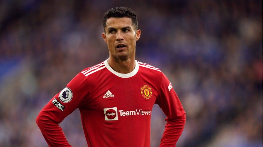 Cristiano Ronaldo – Many but brief meals