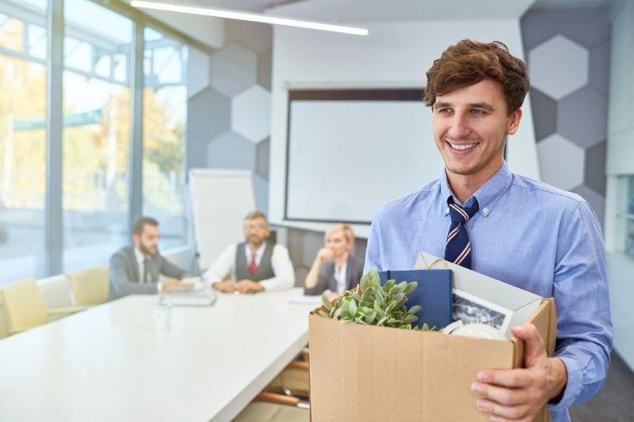 8 اشتباه رایج هنگام ترک شغل: چگونه از این خطاها جلوگیری کنیم؟