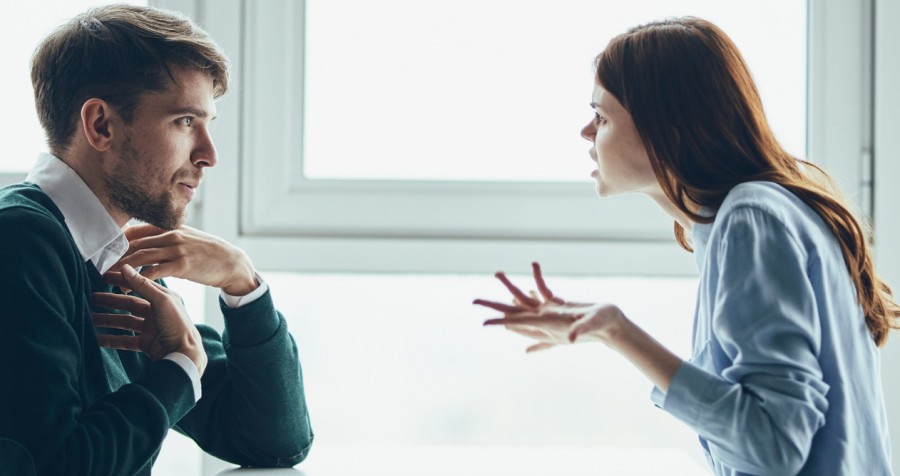10 تکنیک روانشناسی که به شما کمک می کند در هر بحثی پیروز شوید