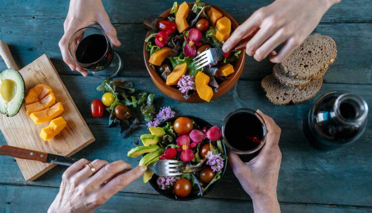 رژیم گیاه خواری: راهنمای گیاه خواری و برنامه کامل رژیم گیاهخواری