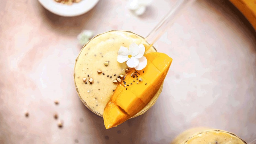 چگونه شیر موز انبه مقوی و خوشمزه به سبک کافی شاپی درست کنیم؟