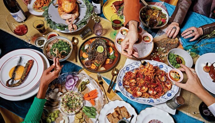 چگونه غذای رستورانی به سلامت بدن آسیب میرساند و باید چه کنیم؟