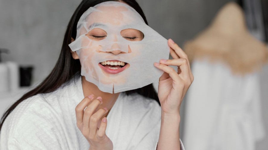فواید استفاده از ماسک‌های صورت: چرا و چگونه باید از آن‌ها بهره‌مند شویم؟