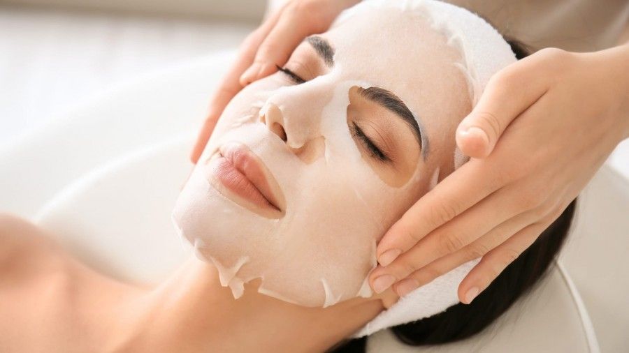 فواید استفاده از ماسک‌های صورت: چرا و چگونه باید از آن‌ها بهره‌مند شویم؟