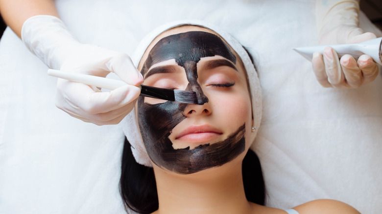 فواید استفاده از ماسک‌های صورت: چرا و چگونه باید از آن‌ها بهره‌مند شویم؟