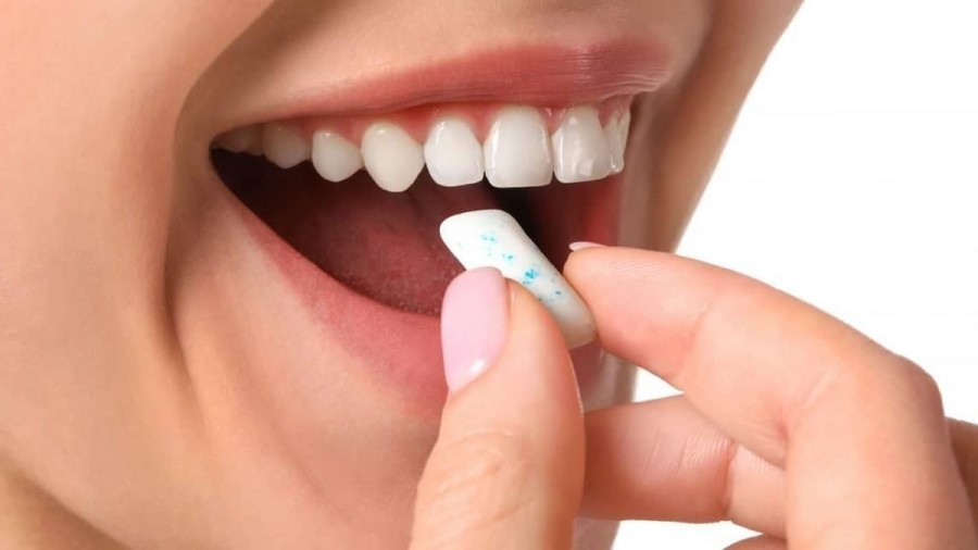 جویدن آدامس میتواند به سلامت دندان ها کمک کند؟