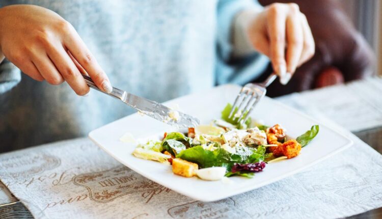 چرا ساعت خوردن ناهار مهم است؟ بهترین زمان برای خوردن ناهار