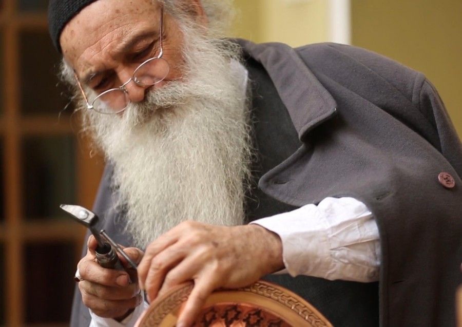 شاعر انتقادی دوره قاجار: بررسی آثار و تأثیر خاندان امیریه