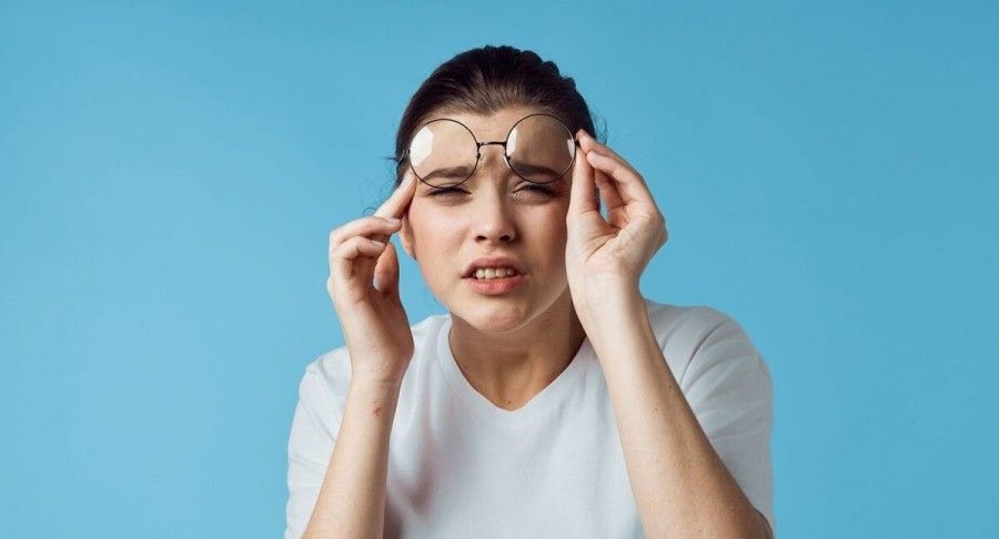 چگونه از خستگی چشم جلوگیری کنیم؟ تکنیکهای ساده و موثر