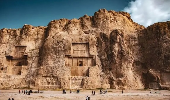 نگاهی به مقبره کوروش؛ چرا این مکان از سایر شاهان هخامنشی متمایز است؟ 
