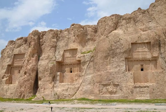 نگاهی به مقبره کوروش؛ چرا این مکان از سایر شاهان هخامنشی متمایز است؟ 