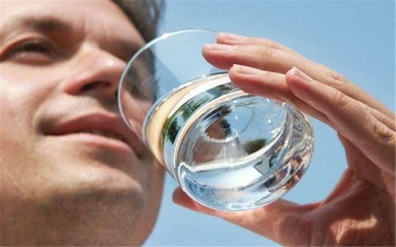 نوشیدن آب داغ ناشتا؛ چرا باید این عادت را در روزهایتان بگنجانید؟