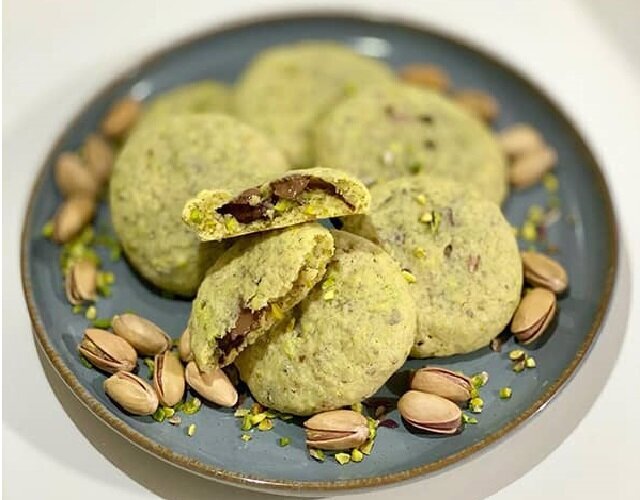طرز تهیه قرابیه پسته؛ شیرینی اصیل ایرانی برای مهمانی ها 