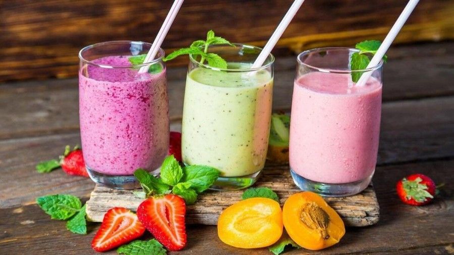 2 نوشیدنی میوه ای سالم و خوشمزه برای روزهای داغ تابستانی