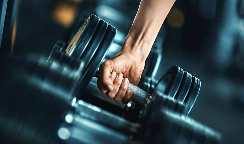 چه مدت طول میکشد تا تأثیر ورزش را ببینیم؟ پاسخ دقیق بر اساس هدف شما
