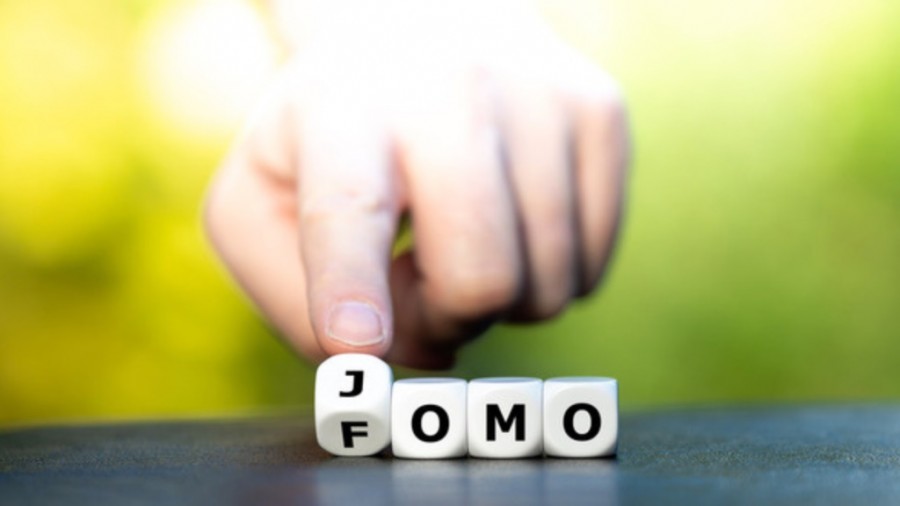با پدیده JOMO آشنا شوید: لذت از دست دادن، نه ترس از آن!