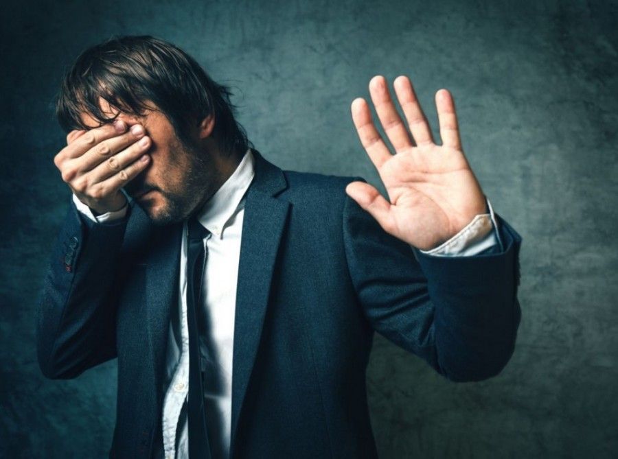 شرم نیابتی چیست؟ وقتی اشتباه دیگران ما را خجالت‌زده می‌کند