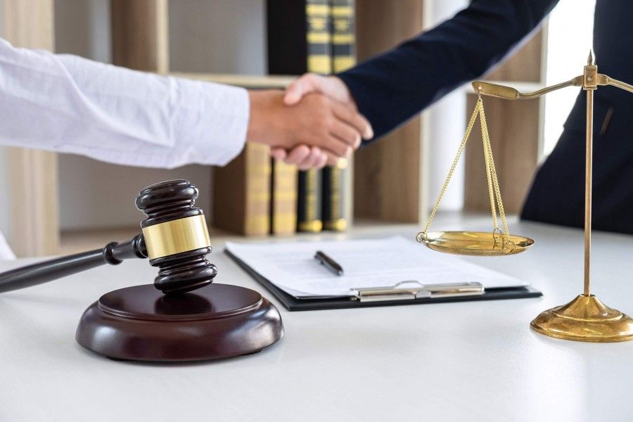 انتخاب وکیل پایه یک؛ مزایا، معایب و چارچوب های قانونی