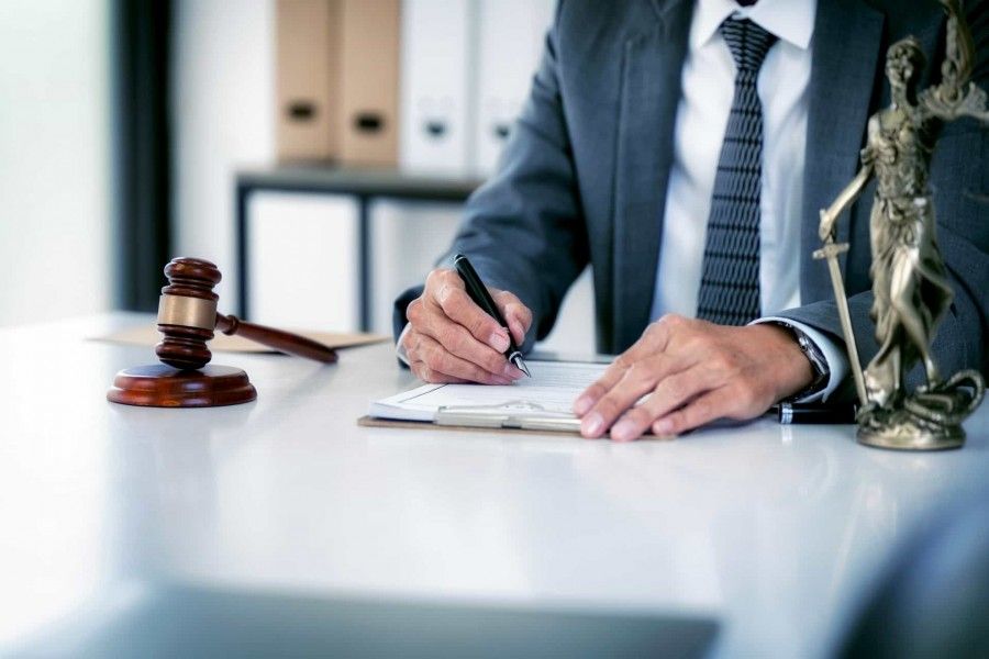 انتخاب وکیل پایه یک؛ مزایا، معایب و چارچوب های قانونی