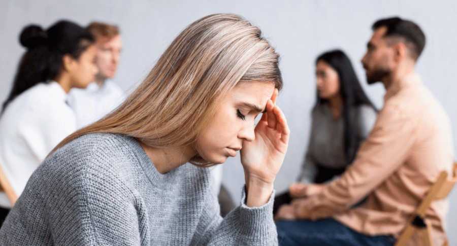 نشانههای عجیب اضطراب اجتماعی که معمولاً نادیده میگیریم
