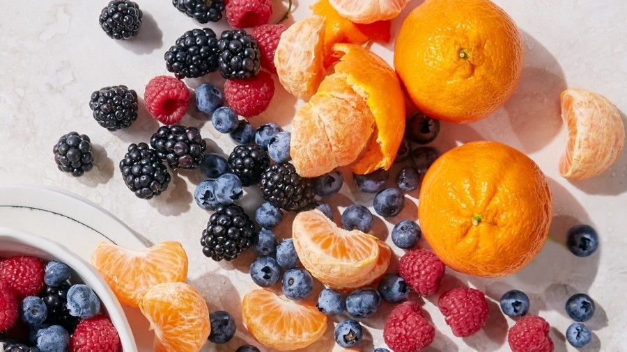 باورهای رایج اما نادرست درباره میوه خوردن