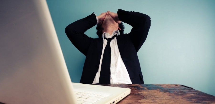 خیانت برند یا خیانت کارکنان برند؟ کدام ضربه‌ ی سخت‌ تری به اعتماد مشتری می‌ زند؟