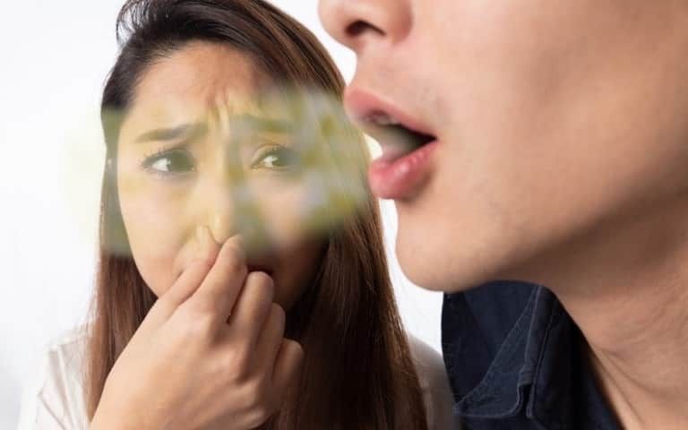 بوی بد دهان یا هالیتوز | علل، نشانه ها و نحوه درمان 