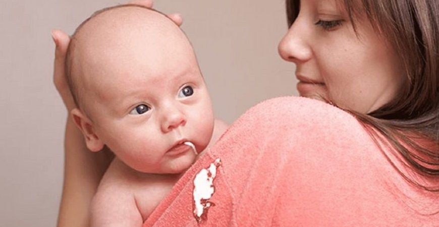 رفلاکس معده در نوزادان 