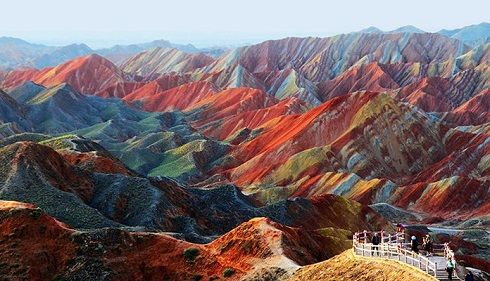 کوه های رنگارنگ آلاداغ لار جاذبه ی شگفت انگیز طبیعت ایران