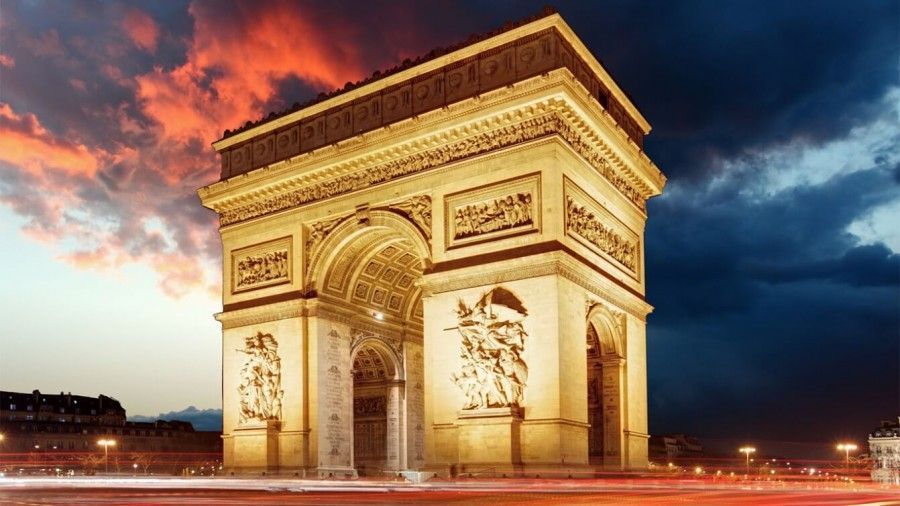 پوشاندن طاق نصرت پاریس با پارچه