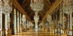 Версаль концовка. Версальский дворец зал Дианы. Мраморный двор Версальского дворца. Тронный зал Версальского дворца. Версальский дворец салон Сатурна.