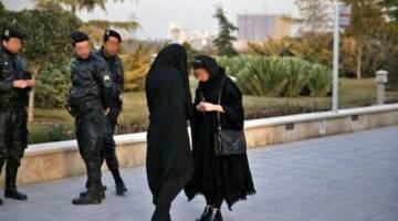 فرماندار شیراز: ممنوعیت کشف حجاب در مغازه‌ها به اصناف اعلام شده / در صورت مشاهده زنان بی‌حجاب، برخورد صورت می‌گیرد