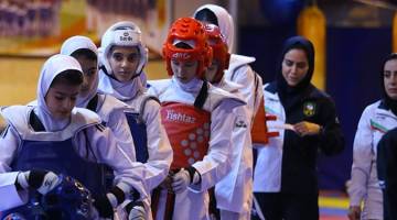 تیم تکواندوی دختران ایران در مسابقات جهانی بلغارستان، قهرمان شد