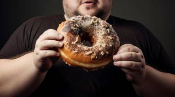 چرا برای افراد چاق، مقاومت در برابر کیک سخت‌تر است؟