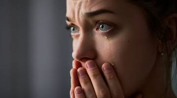 تأثیر احساس گناه پنهان بر تصمیم‌ گیری‌ های روزمره؛ احساس گناه چگونه ذهن ما را کنترل می‌ کند؟